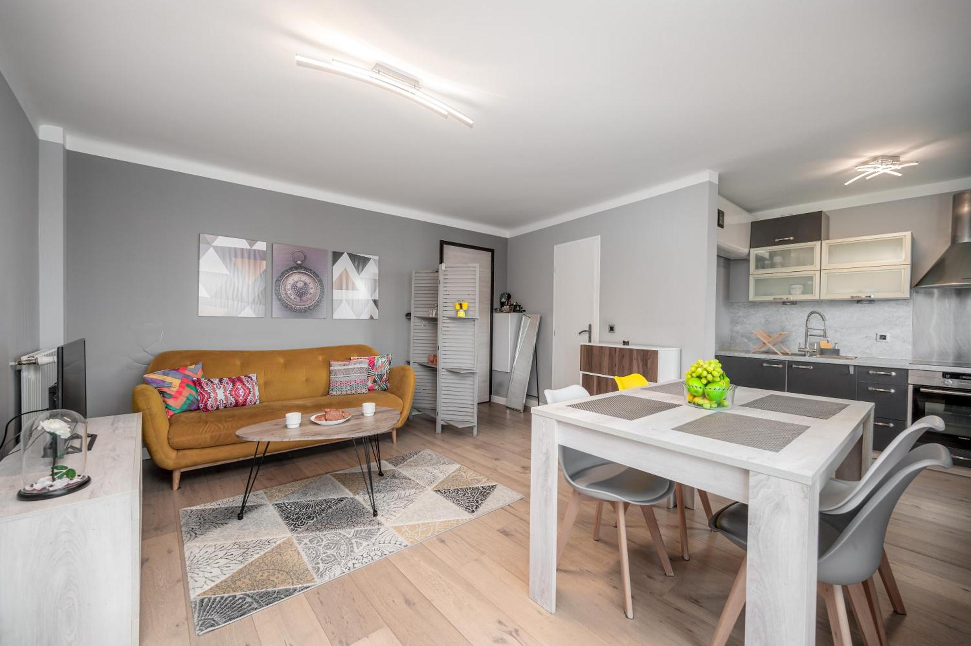 Cozy Close To Port Of * Nizza