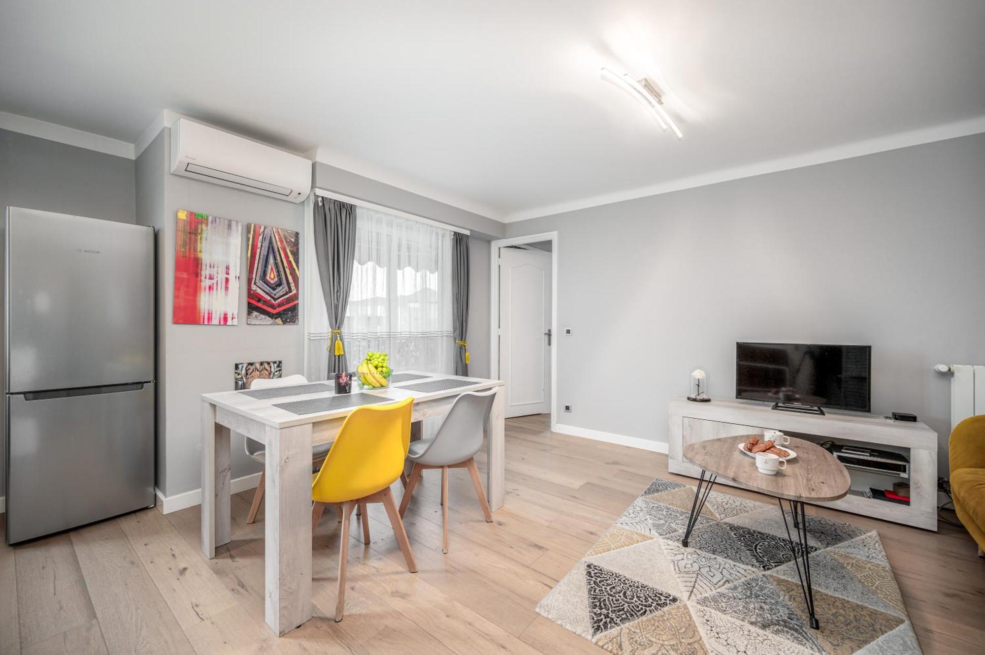 Cozy Close To Port Of Apartment Nizza